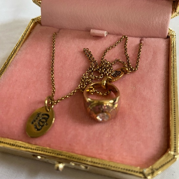 Limited Edition 2010 Juicy Couture Pam & Gela Pink Gold Class Ring Necklace - Picture 8 of 13